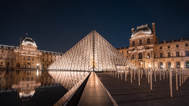 Visita sin colas al Louvre de París.
